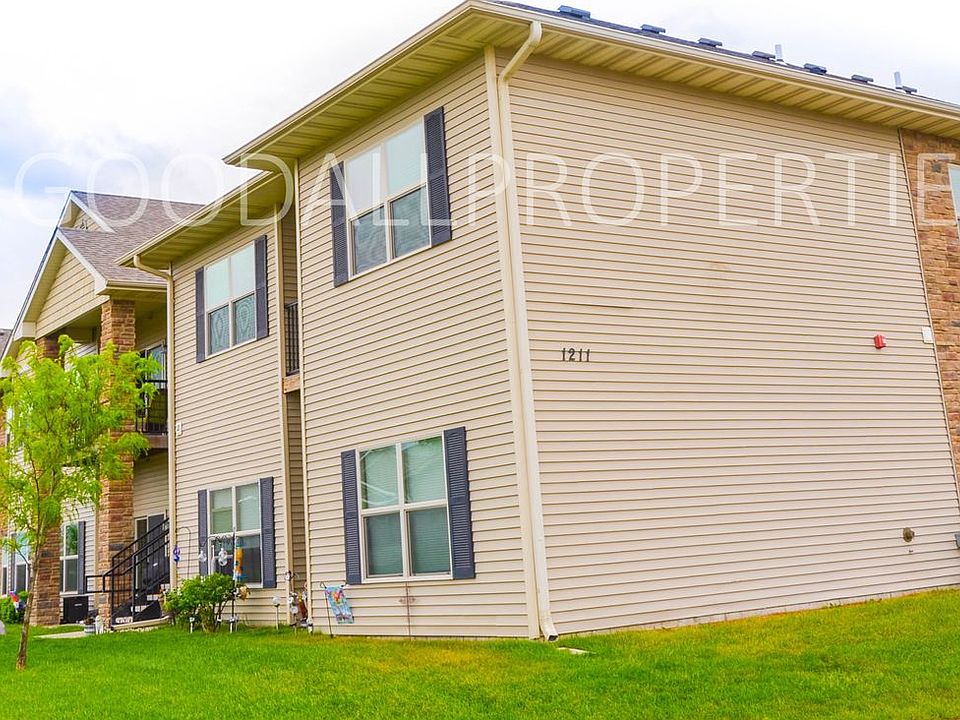 1st image of 1211 NE Windsor Dr Unit 204