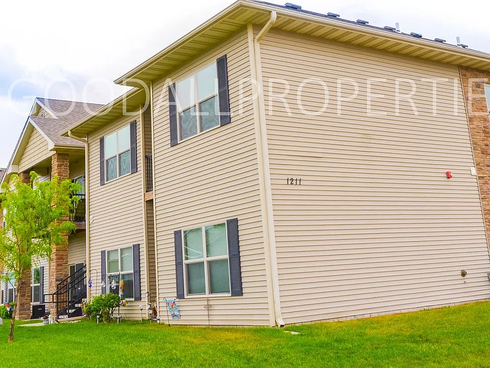 1211 NE Windsor Dr #204