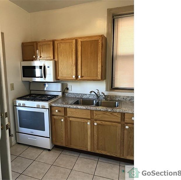 1st image of 554 E Oakwood Blvd APT 2