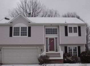 9513 Cyprus Ln, Olmsted Falls, OH