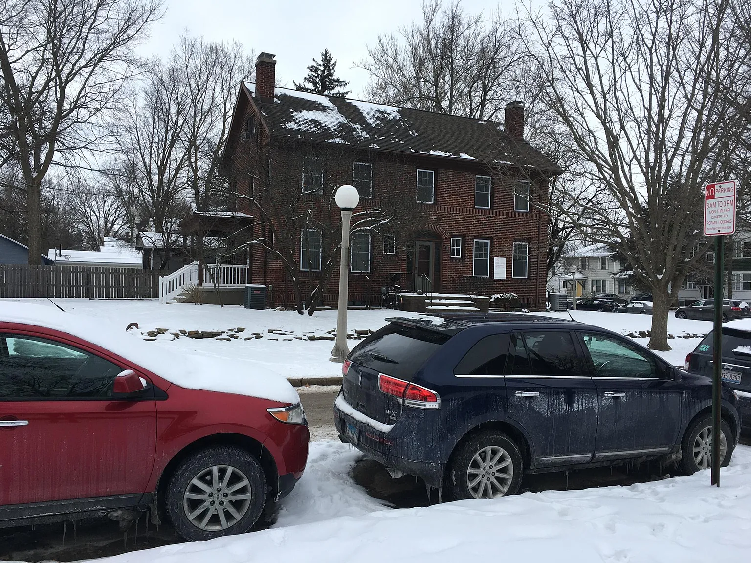 1009 S Busey Ave photo 1