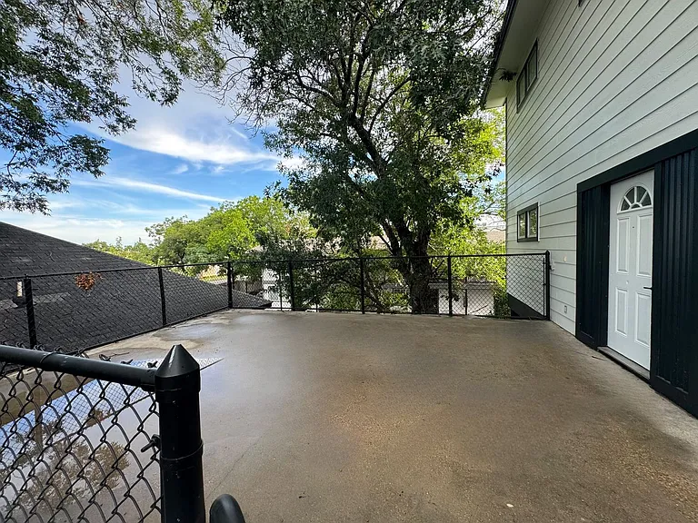 3410 Speedway #B — Photo 26