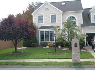 700 Lindenwood Dr, Coraopolis, PA 15108