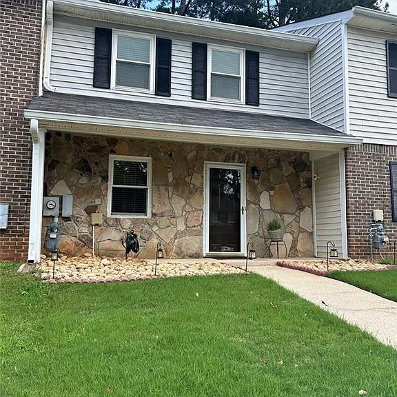 1453 Springleaf Cir SE — Photo 1