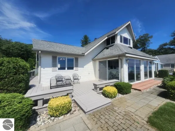 1805 Douglas Dr, Tawas City, MI 48763