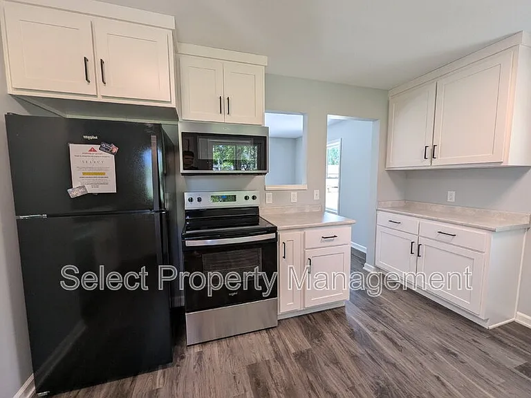 920 Courtney Dr — Photo 8