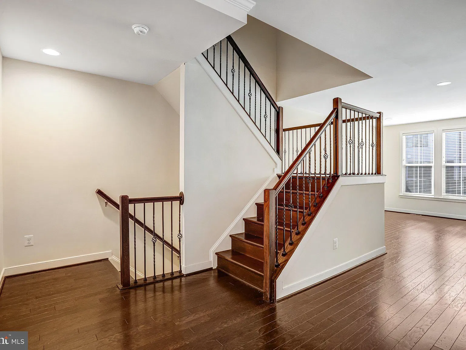 3 bed, 3.5 bath, 3192 sqft, $3,795 — Photo 3