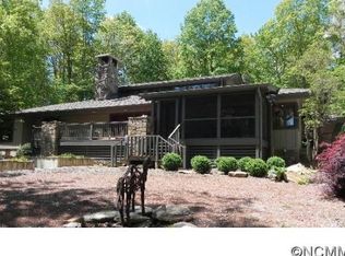 343 Round Hill Rd, Sapphire, NC 28774