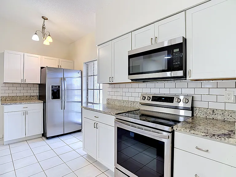 3255 Amherst Ave — Photo 12