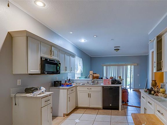 4th image of 910 ELDRIDGE STREET