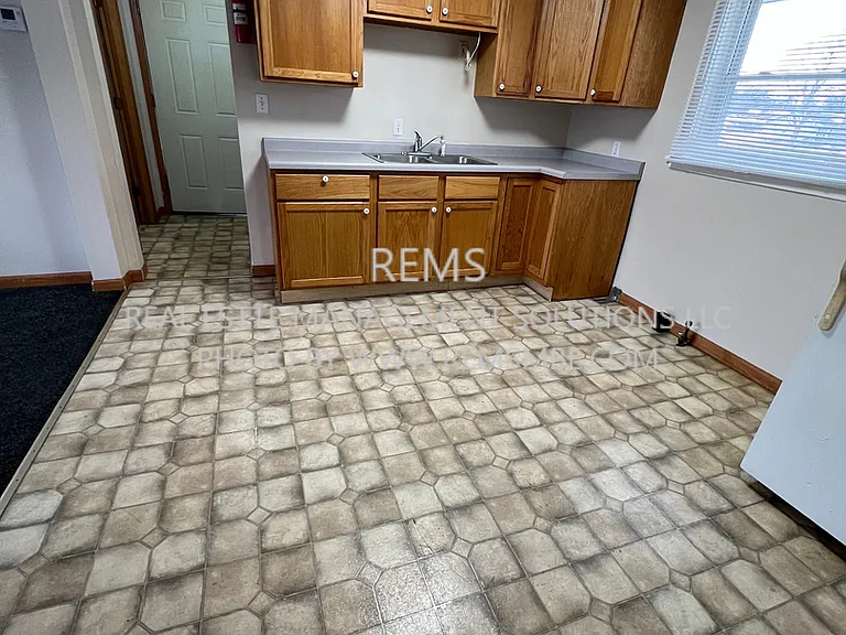 151 W Adams St #1 — Photo 10