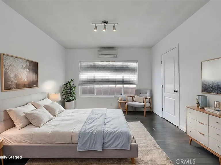 1015 E Walnut Ave — Photo 13