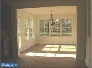 6 Amity Ln, Holland, PA 18966