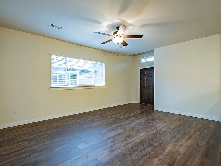 656 Wheatfield Dr — Photo 4