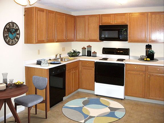 4th image of 698 Lafayette Rd #52
