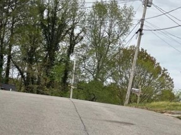 Exterior Neighborhood (street photo)