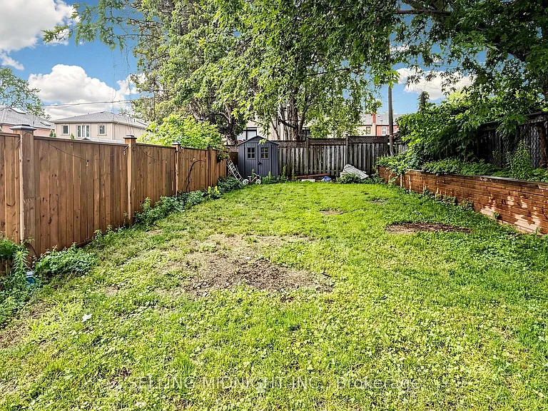 42 Guthrie Ave — Photo 49