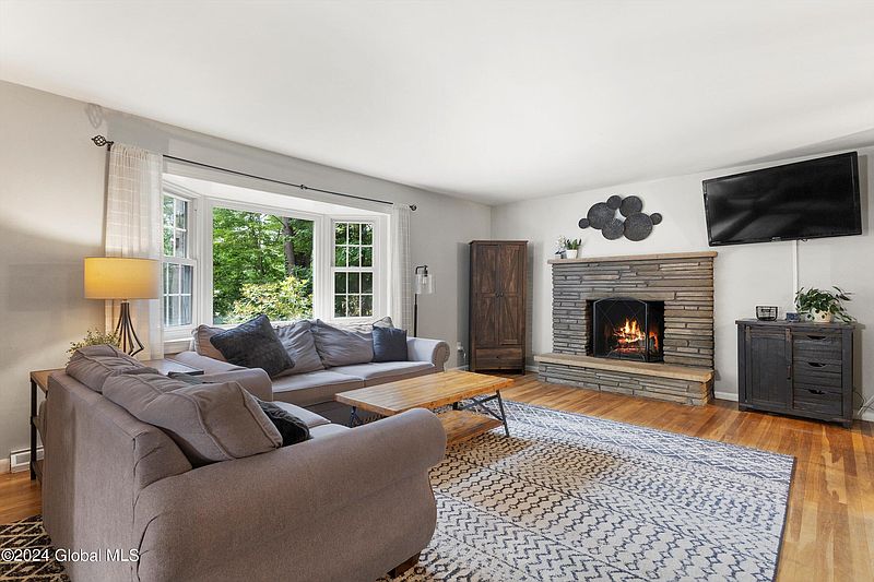 4th image of 26 Aldrich Road
