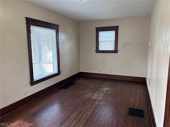 3rd image of 325 S Leavitt Rd