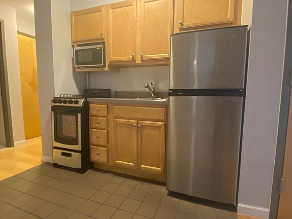 3rd image of 241 E 13th St #3P
