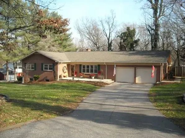 506 2nd Avenue Dr NE, Conover, NC 28613