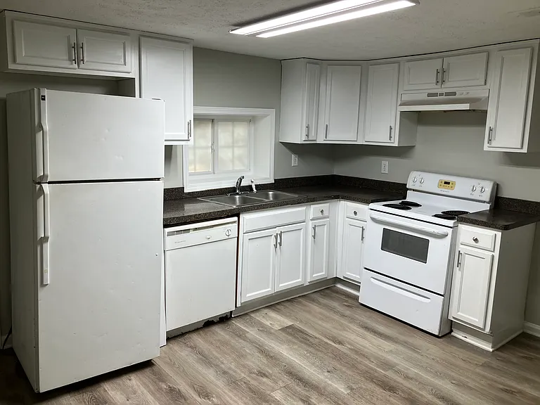 8135 Oak St — Photo 3