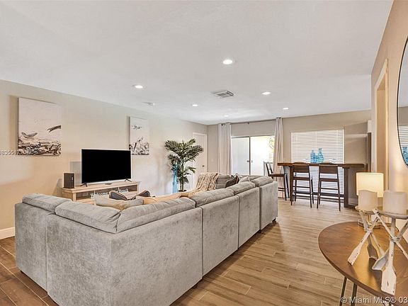 3rd image of 303 SE 5th St #303
