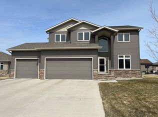 5570 Sunflower Ln S, Fargo, ND 58104