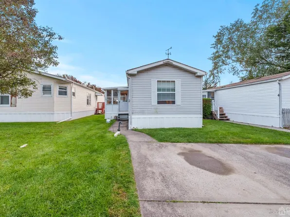 2 Twain Rd, North Brunswick, NJ 08902