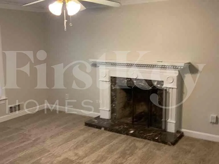 1395 Oakengate Dr — Photo 3