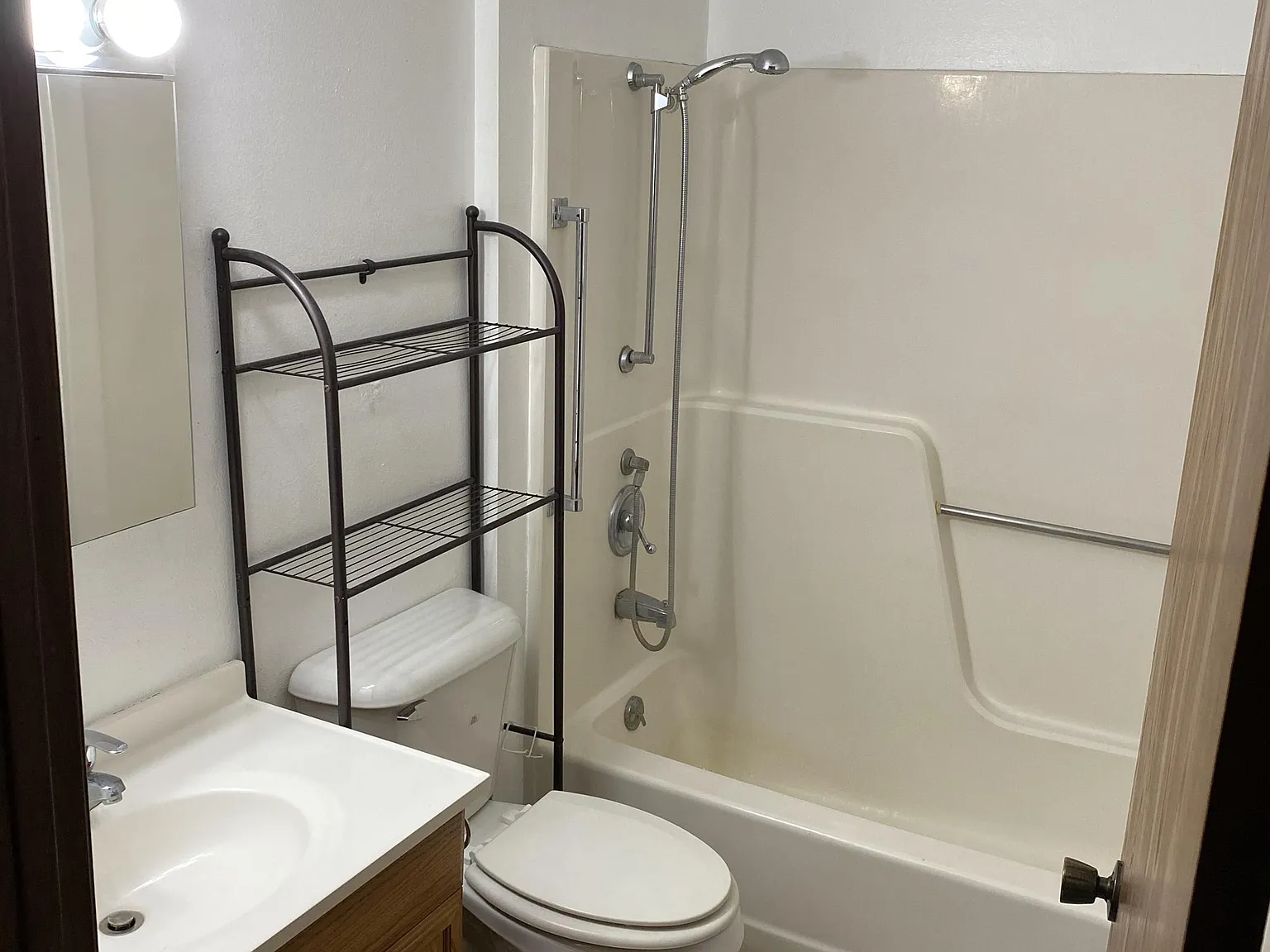 Greystone Bldg 2 - Unit 8 — Photo 2