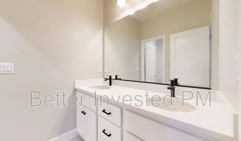 1437 Oak Cir — Photo 15