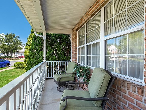 4th image of 620 Foxglove Dr