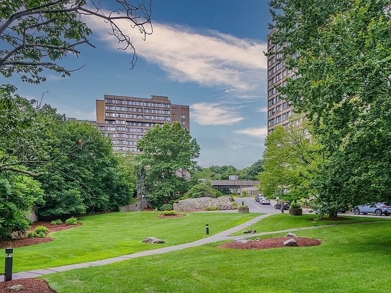 250 Hammond Pond Pkwy #1203N — Photo 33