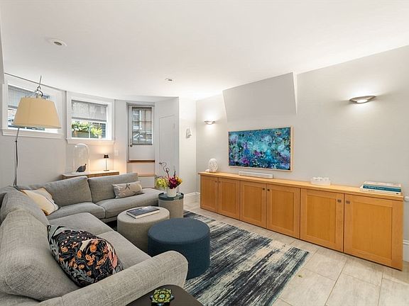 2nd image of 11 Lawnwood Pl