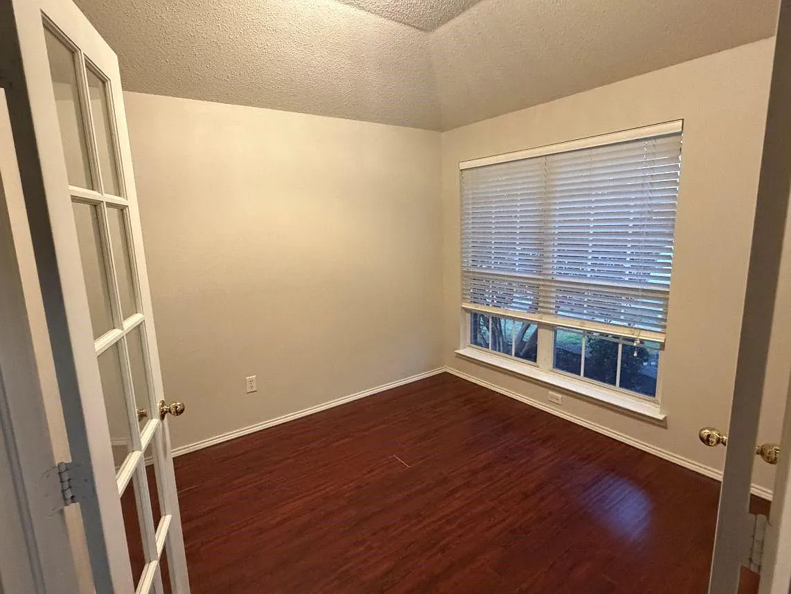 4 bed, 2143 sqft, $2,400 — Photo 3
