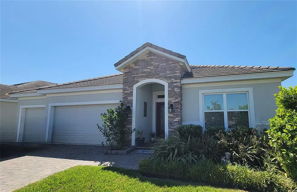 4 bed, 3.0 bath, 2610 sqft, $3,500 — Photo 1