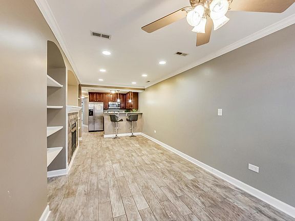 5th image of 2218 W Granville Ave #G