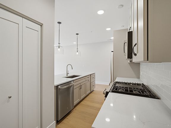 5th image of 160 Violet Ln