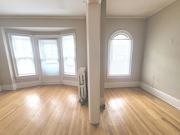 5th image of 2549 N Lake Dr #2