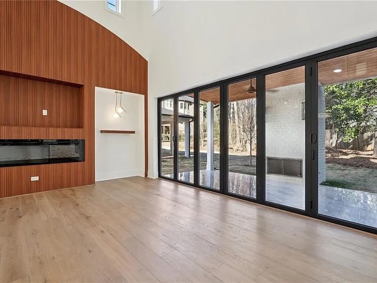 120 Thome Dr — Photo 26