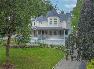 21 Salem Dr, Stony Brook, NY 11790