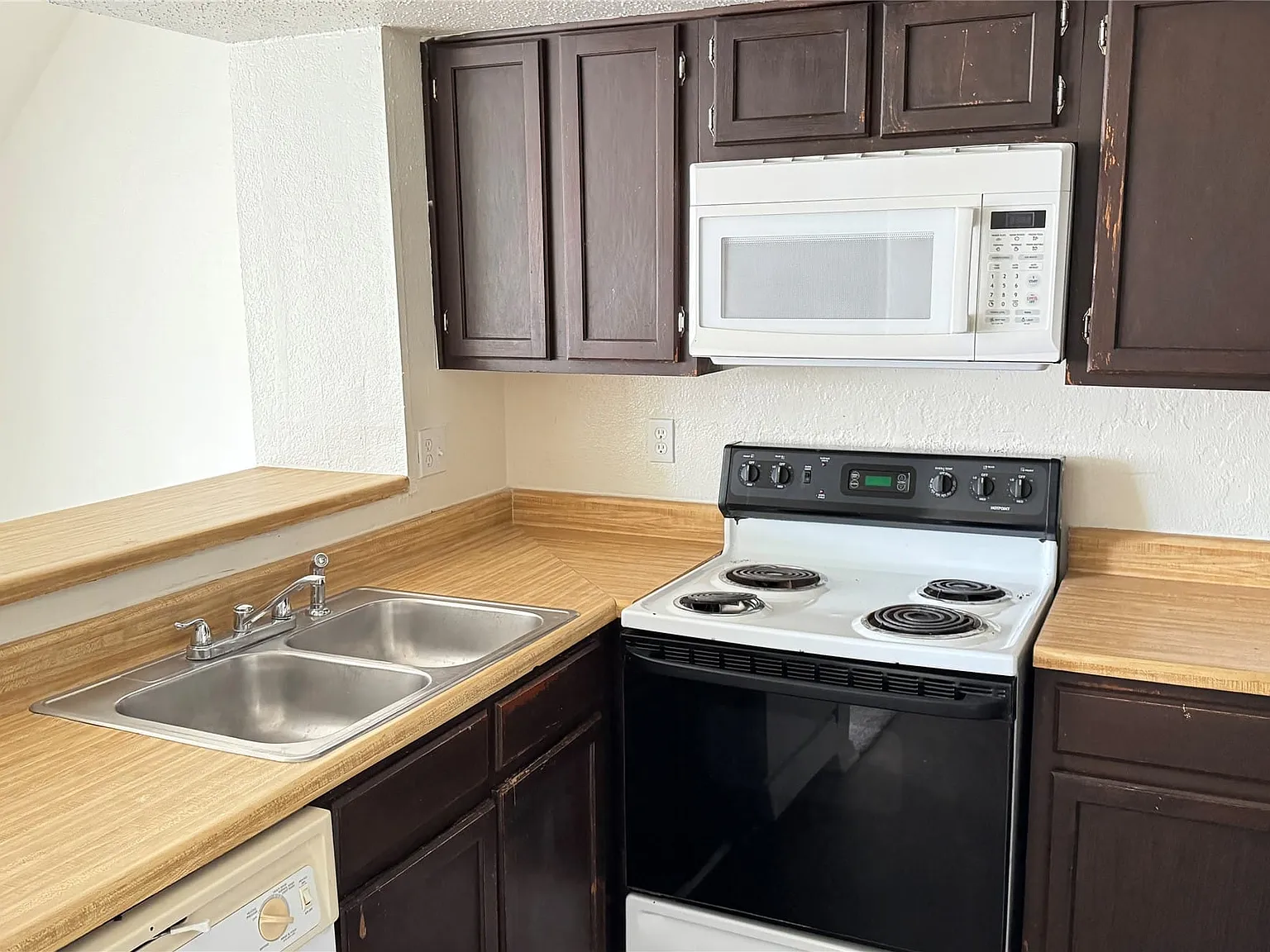 1 bed, 1.0 bath, 774 sqft, $1,250 — Photo 2