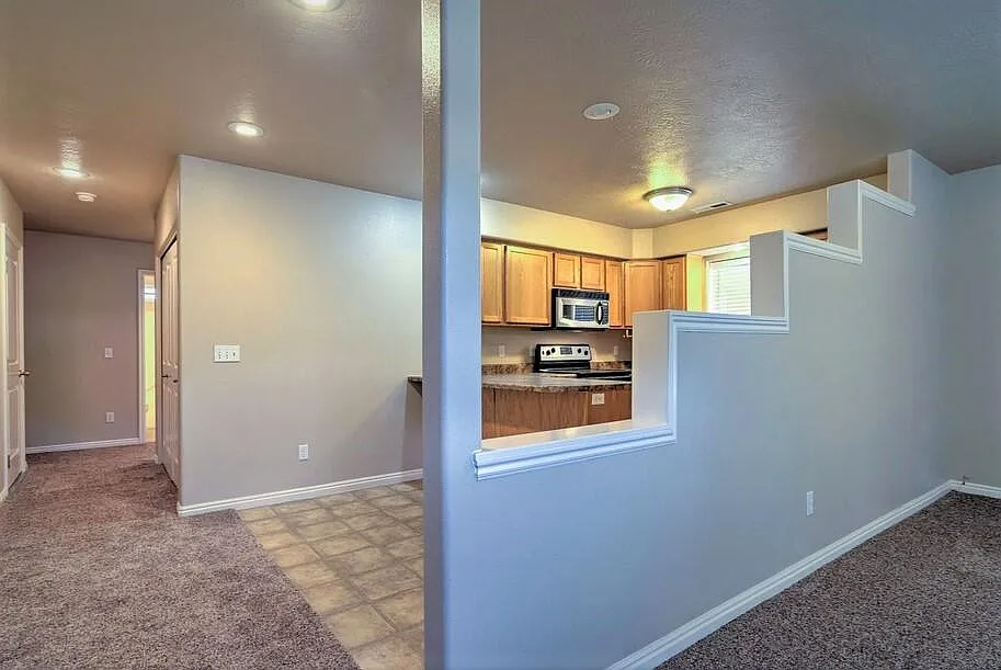 3 bed, 1025 sqft, $1,750 — Photo 2