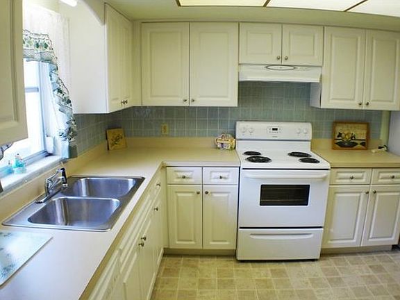 5th image of 1421 Normandy Park Dr APT 1