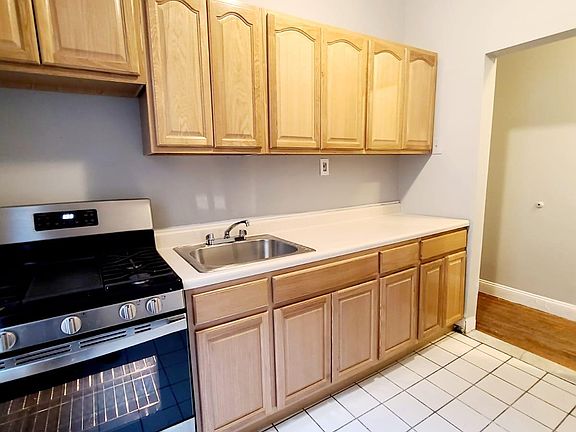 2nd image of 615 Casanova St #1B