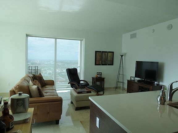 4th image of 1900 N Bayshore Dr APT 3211