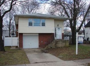 207 Costar St, Westbury, NY 11590