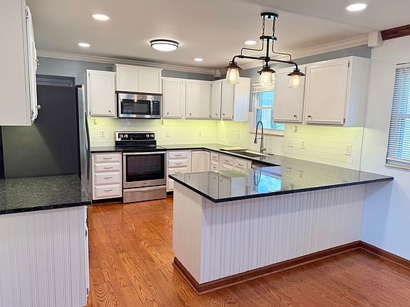 3rd image of 10 Poplar Ln