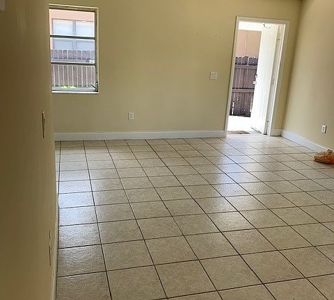 2nd image of 910 S L St APT 2
